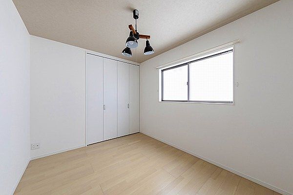 【リビング以外の居室】現地ご内覧ご希望のお客様は、お電話いただければスムーズにご案内させていただけます♪住宅ローンのご相談等あらゆるご相談、お問合せ承ります。