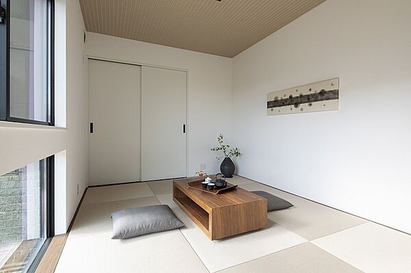 【建物プラン例】価格：2400万円、建物面積：132.23m2、間取：4LDK