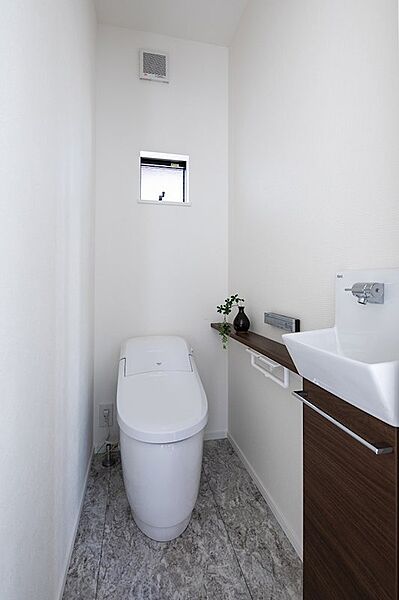 【建物プラン例】価格：2400万円、建物面積：132.23m2、間取：4LDK