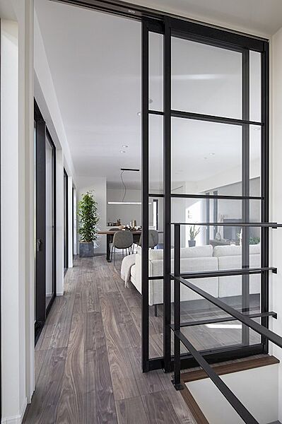 【建物プラン例】価格：2400万円、建物面積：132.23m2、間取：4LDK