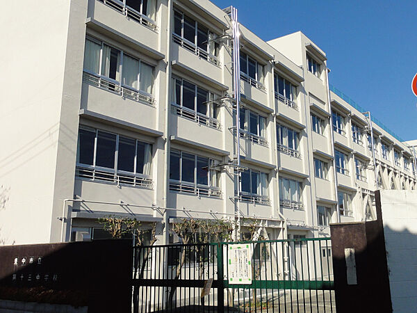 豊中市立第十三中学校（662m）