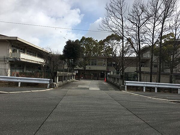吹田市立高野台中学校（670m）