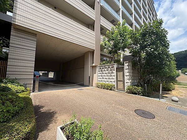 まずは「資料請求（無料）」からお気軽にお問い合わせください！