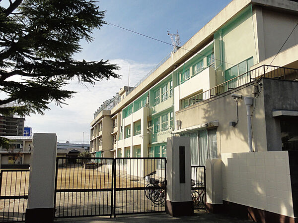 豊中市立螢池小学校（813m）