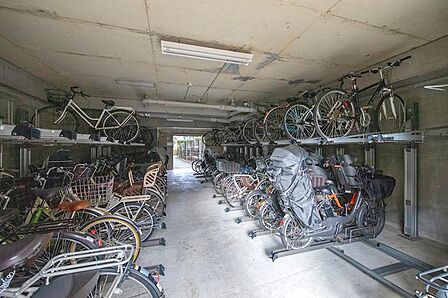 駐輪場・バイク置き場完備しております。