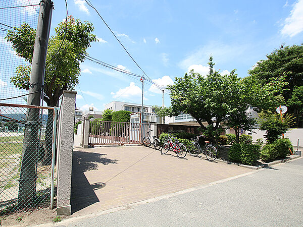 箕面市立西南小学校（1644m）