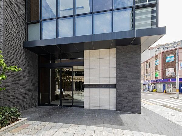 【エントランス】駅直結の高い利便性と快適な住環境を兼ね備えた本物件は、忙しい日常をより便利で豊かなものにしてくれるおすすめの一邸です。