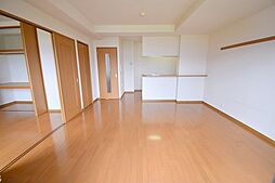 ヴィラージュ緑井 202 2階2LDKのリビング/ダイニング