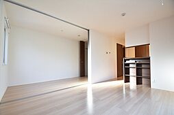 フォレストギオン 203 2階1LDKのリビング/ダイニング