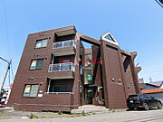 五稜郭公園前駅より徒歩9分 築36年7ヶ月 3階建の賃貸物件