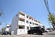 堀川町駅より徒歩21分 築13年 3階建の賃貸物件