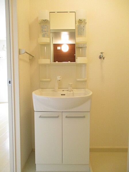 画像11:独立洗面台あり、毎朝おしゃれに忙しい女性の方におすすめです