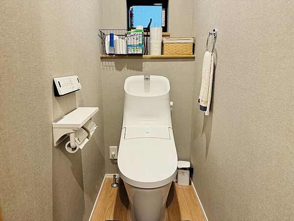 スタイリッシュなタンクレストイレ！お掃除も楽々！