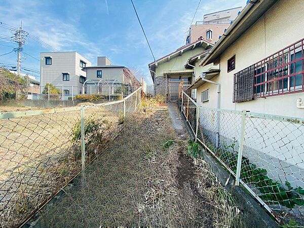 大型のショッピングモールが徒歩圏内です！休日のショッピングも楽しめます♪