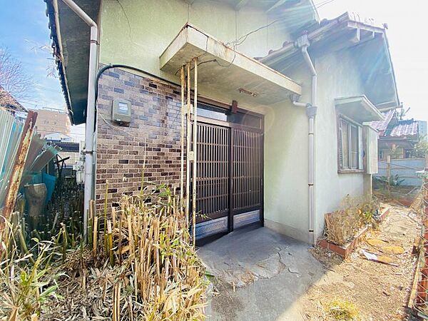小学校まで徒歩約2分でお子様の通学も安心です！