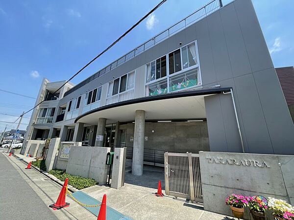 たからうらこども園まで　321m　徒歩約5分●元気な子、思いやりのある子、約束を守る子を目標とし発達にあった保育内容に心掛けているそうです。音楽、体育、英語など専門講師が指導。