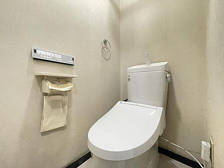 清潔感のあるトイレです。トイレはお客様にも見られる場所なので、清潔に保ちたいですよね。