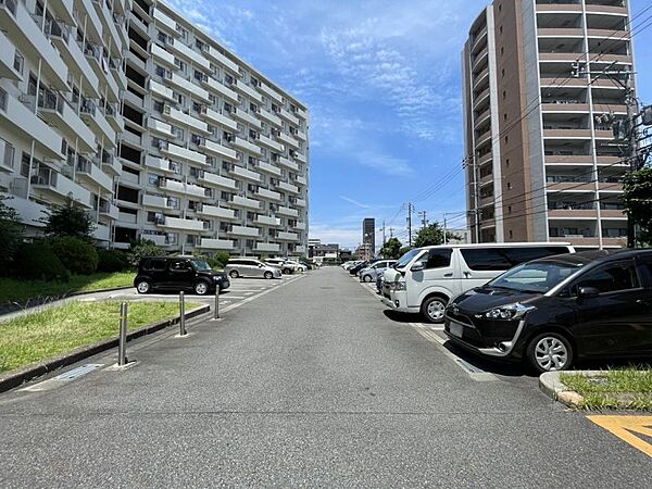 駐車場空き状況に関しましては担当までお問い合わせくださいませ！
