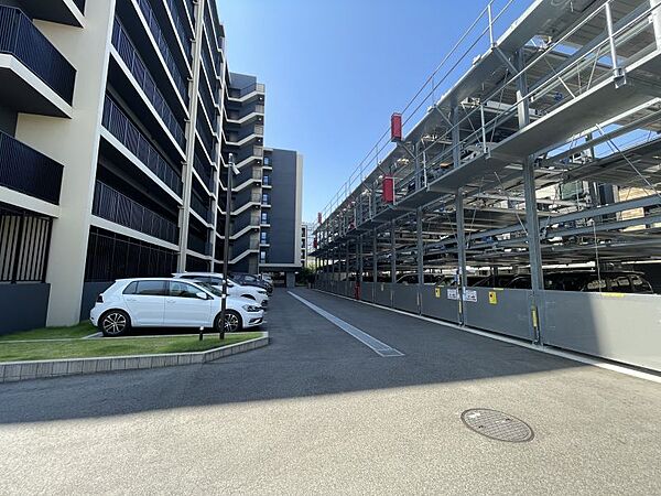 駐車場空き状況に関しましては担当までお問い合わせくださいませ！