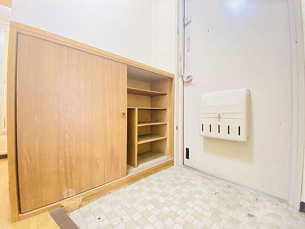 玄関横にシューズボックスがついているので、片付いた玄関がキープできます！