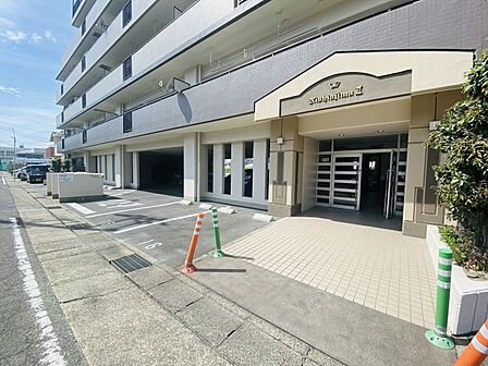 平置きの駐車場のため大きな車の方も駐車可能です！