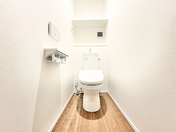 1階と2階にトイレがあるので朝の混雑時や夜中の利用も安心です♪