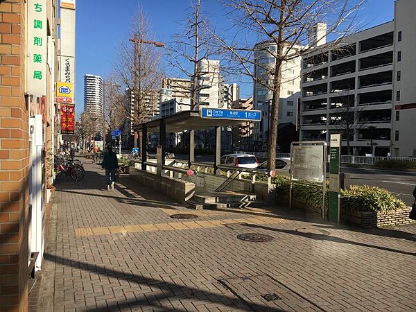 車道駅まで　619m　徒歩約8分●地下鉄桜通線。名古屋駅へのアクセスも良好で通勤・通学にも便利な駅です。可動式ホーム柵が設置されている。