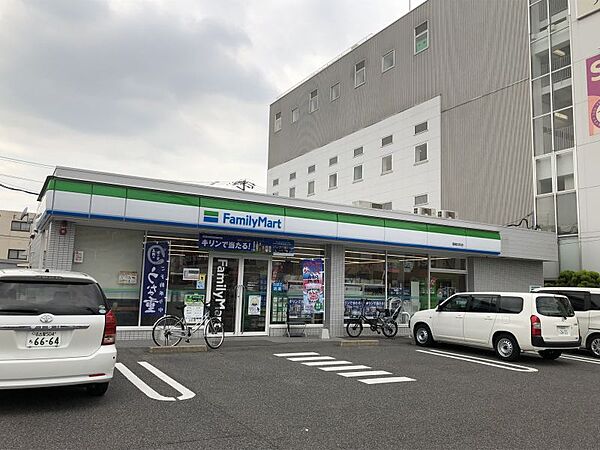 ファミリーマート瑠璃光町店まで徒歩約4分