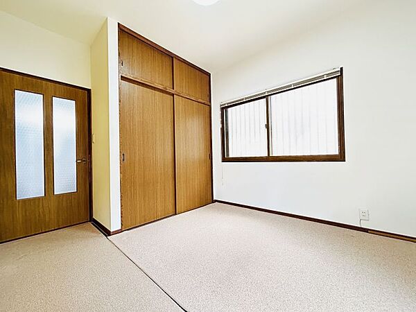 大きなクローゼットには日用品など様々な物を収納でき便利です！