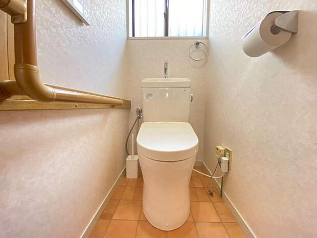 安全を配慮し、トイレには手摺がついています！