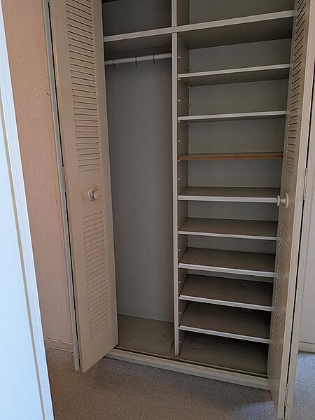 玄関通路の収納