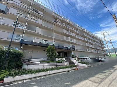 外観：外観：阪神【青木駅】まで徒歩11分！通勤や通学に便利な立地です。