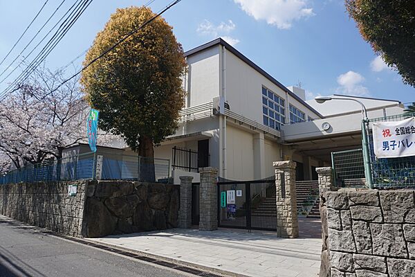 本山南中学校　徒歩約１８分