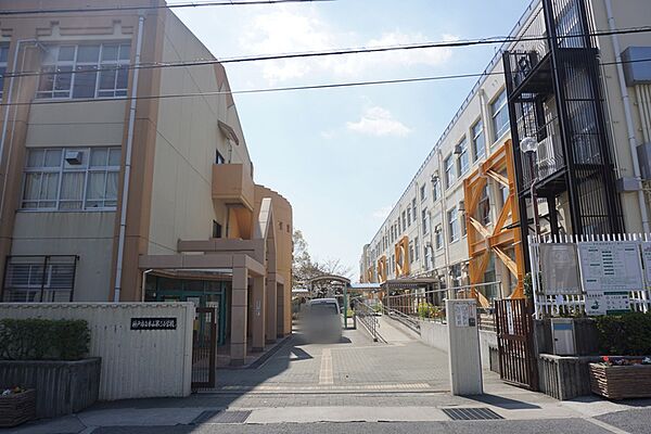 神戸市立本山第三小学校　徒歩約11分