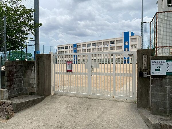 住吉中学校　徒歩約19分