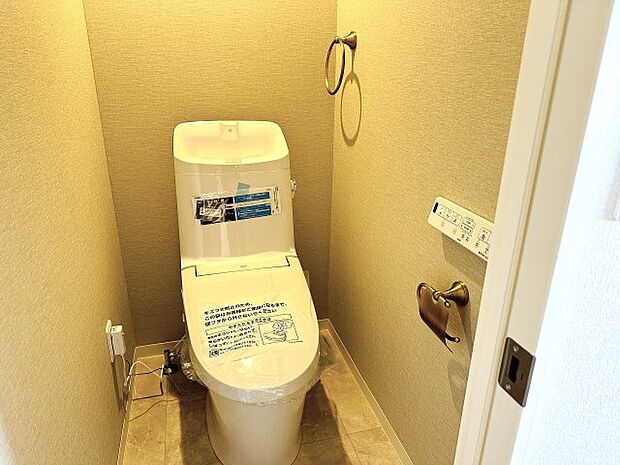 〜各階にある暖房温水洗浄機能付きトイレ　冬場は特に嬉しい機能ですね〜