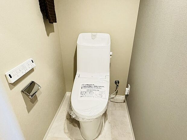 〜新規交換済の暖房温水洗浄機能付きトイレ　冬場は特に嬉しい機能ですね〜