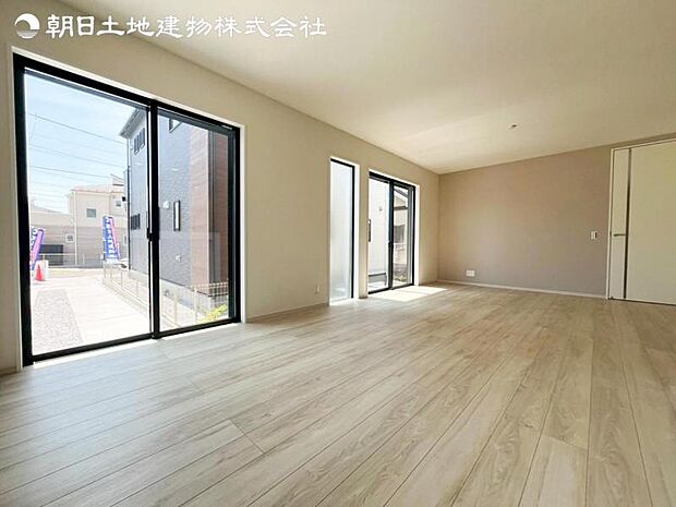 ご見学予約や資料請求などお気軽にお問い合わせください