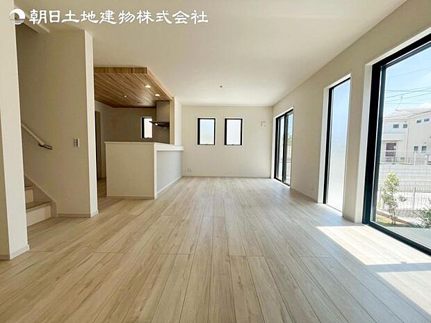 ご見学予約や資料請求などお気軽にお問い合わせください