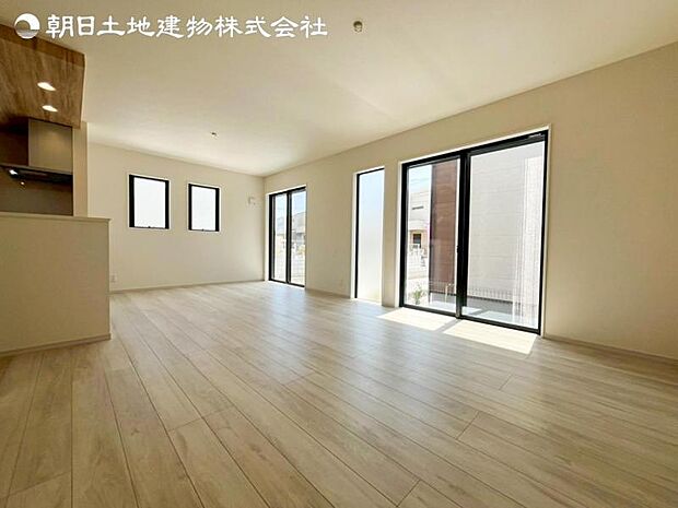 ご見学予約や資料請求などお気軽にお問い合わせください