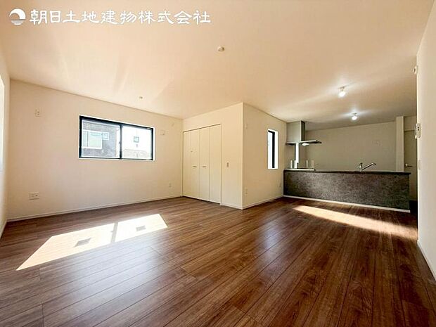 すぐのご見学予約や資料請求などお気軽にお問い合わせお待ちしております