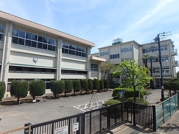 薬師中学校まで約1555〜1559ｍ