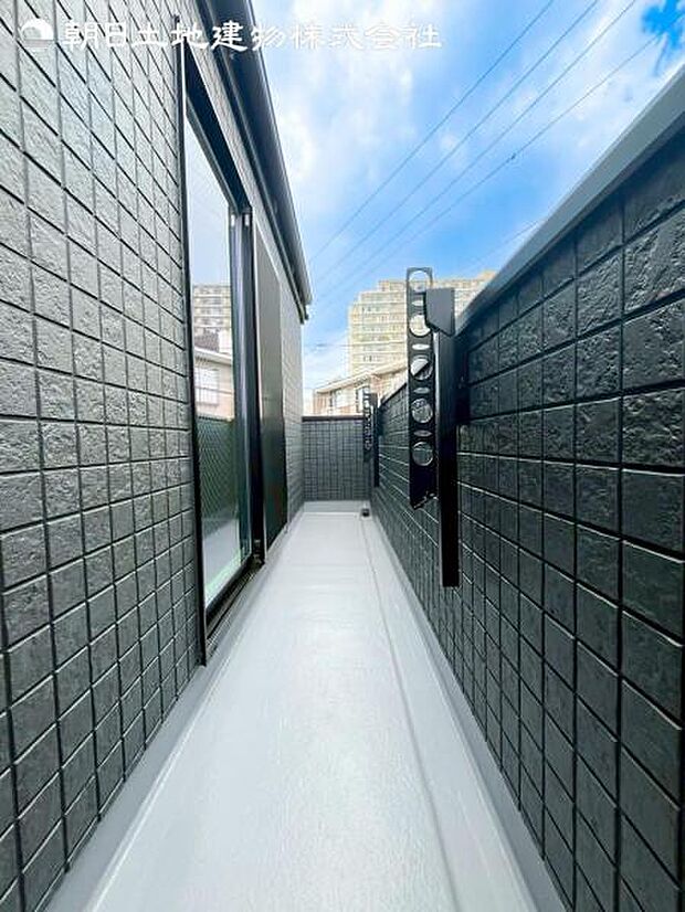 すぐのご見学や資料請求などお気軽にお問い合わせください