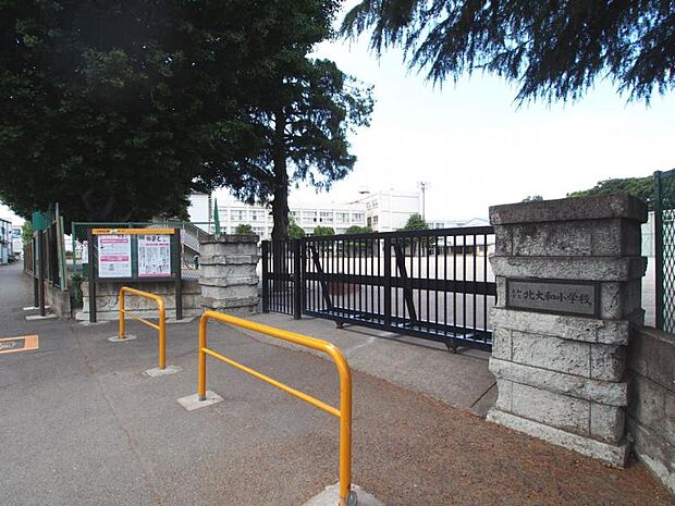 北大和小学校まで約983m