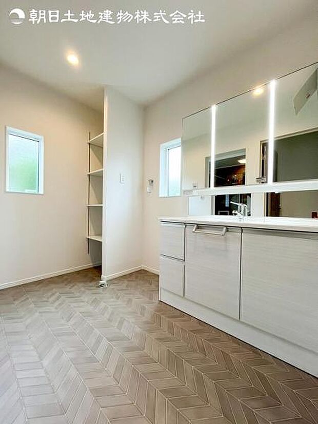 すぐの見学や資料請求などお気軽にお問い合わせください