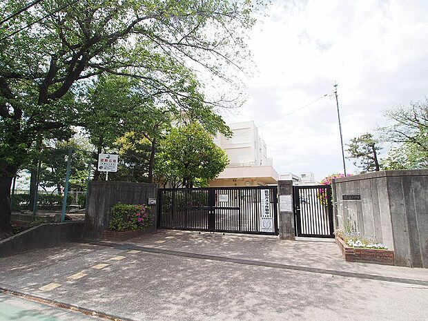 成瀬台小学校まで約637ｍ