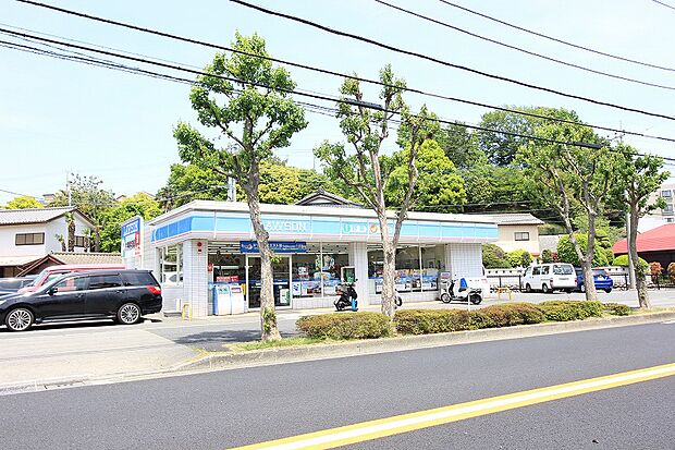 ローソン町田金井町店まで約572m