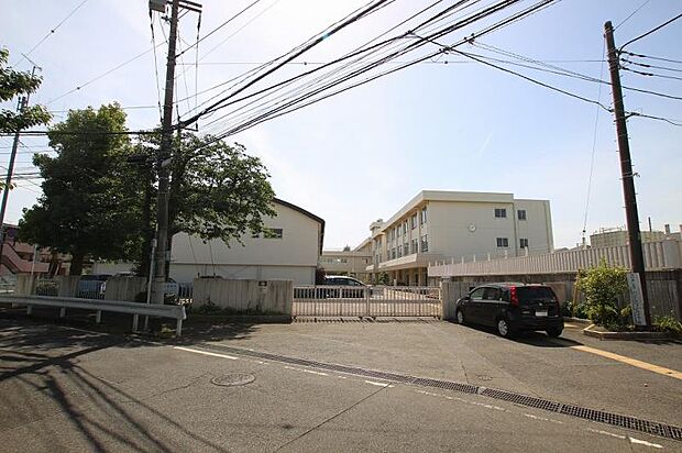 新町中学校まで約1520m