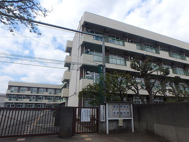 山崎小学校まで約383m