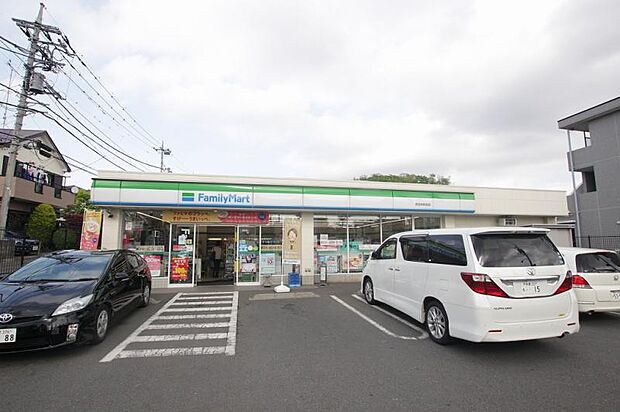 ファミリーマート町田本町田店まで約441m